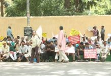 बाजारवाद का अधूरा विरोध