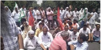 टिकैत पर हमले के खिलाफ किसान संगठनों ने किया प्रदर्शन