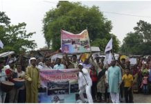 धनबाद के सिंदरी में फर्टिलाइजर विस्थापित मोर्चा ने निकाली चेतावनी रैली