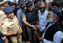 नफरत की राजनीति के कांटे बरअक्स सद्भाव के फूल