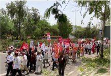 मुंडका अग्निकांड : ट्रेड यूनियनों का प्रदर्शन, मुआवजा बढ़ाने की माँग