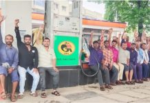 जमशेदपुर में सीएनजी नहीं मिलने पर आटोचालकों ने किया प्रदर्शन