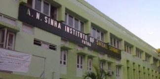 जेपी छात्रावास और मधु लिमये अतिथिगृह को तोड़ने का विरोध