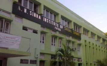 जेपी छात्रावास और मधु लिमये अतिथिगृह को तोड़ने का विरोध