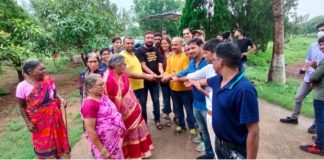 पत्रकार कला मंच ने आदर्श वृद्धाश्रम को दी सहायता राशि और आवश्यक वस्तुएँ