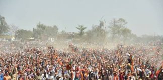 मुफ्त की रेवड़ी बॉंटना गलत है तो धनकुबेरों की कर्जमाफी और उन्हें टैक्स में रियायत पर चुप्पी क्यों है?