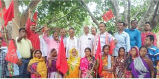 धनबाद में भूमिगत खदान को चालू कराने की माँग को लेकर बीसीकेयू का प्रदर्शन