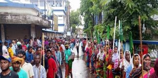 बंगाल के देउचा-फचामी में जल जंगल जमीन बचाने के लिए आदिवासियों का प्रदर्शन