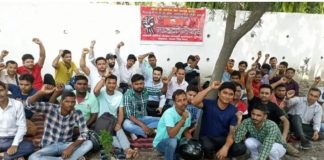 उत्तराखंड के रुद्रपुर में कोर्ट आदेश आने के बाद भी बहाली नहीं हुई, मजदूरों ने किया प्रदर्शन