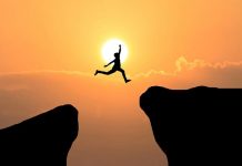 भय से भरे संसार में निर्भयता के अचूक सूत्र