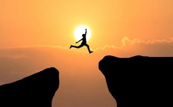 भय से भरे संसार में निर्भयता के अचूक सूत्र