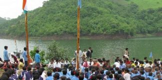 इन आदिवासियों से पूछिए क्या है जीवनशाला की सच्चाई