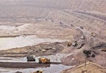 खनन उद्योग राजनीतिक भ्रष्टाचार का सबसे बड़ा स्रोत है