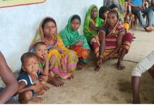 धनबाद में काम करने के बावजूद भुगतान के लिए दर-दर भटक रहे मनरेगा मजदूर