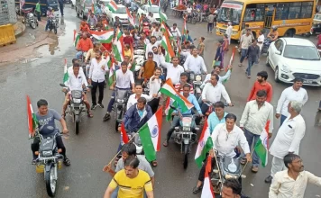 राष्ट्रप्रेम, आवरण नहीं आचरण में दीखे