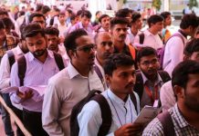 देश में 49 फीसदी युवा काबिल होने के बाद भी बेरोजगार, बेरोजगारी में भारत नंबर 1