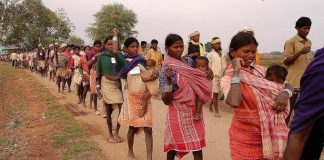 किस किस के निशाने पर हैं आदिवासी?