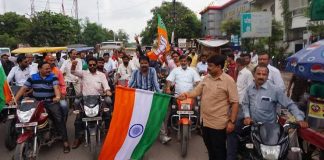 हर घर तिरंगा से हर हाथ तिरंगा : देशभक्ति की राजनीति