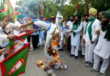 पंजाब में भाजपा के कार्यालयों के सामने टेनी का पुतला फूंका