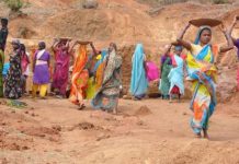 रांची में विभिन्न माँगों को लेकर मनरेगा कर्मियों का आंदोलन