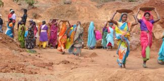 रांची में विभिन्न माँगों को लेकर मनरेगा कर्मियों का आंदोलन