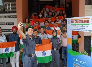 सेल्फी वाली यह आजादी किसकी है?