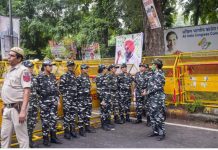 डर का राज, दिल्ली पुलिस ने की कांग्रेस मुख्यालय की घेराबंदी की