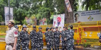 डर का राज, दिल्ली पुलिस ने की कांग्रेस मुख्यालय की घेराबंदी की