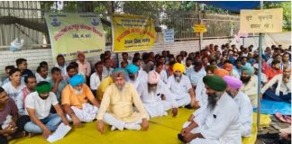 उधमसिंह नगर में इंटरार्क प्लांट के मजदूरों का धरना जारी, समर्थन में आए किसान संगठन