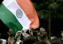 भारत तो आजाद है लेकिन भारतवासी अब भी कई अधिकारों के लिए लड़ रहे हैं – रामचंद्र गुहा