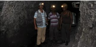 मजदूर संघों ने की खनिकों को 1.5 लाख रुपये बोनस देने की माँग