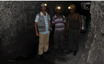 मजदूर संघों ने की खनिकों को 1.5 लाख रुपये बोनस देने की माँग