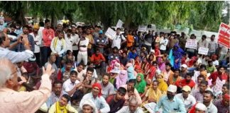 प्रयागराज में सफाई मजदूरों ने किया प्रदर्शन