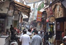 कमरे में खिड़की