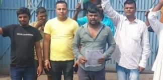 धनबाद स्थित ट्रांसपोर्ट कम्पनी जीटीएस के हटाये गए कर्मियों ने किया विरोध प्रदर्शन