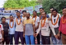 बर्खास्त मारुति मजदूरों ने भूख हड़ताल कर सौंपा ज्ञापन