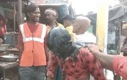 टायलेट सीट चोरी के आरोप में भाजपा नेता ने दलित युवक को खंभे से बाँधकर पीटा, मुँह पर पोती कालिख