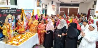 मुस्लिम महिलाओं ने दिवाली पर भगवान राम की आरती उतारी, दिया सौहार्द का संदेश