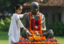 आज के भारत में गांधीमार्गी राजनीति की मुश्किलें