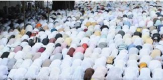 मस्जिद में घुसकर हमला, नमाज अदा कर रहे लोगों की पिटाई और तोड़फोड़