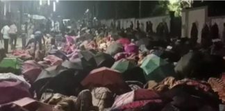 ओड़िशा में भूमि अधिग्रहण के विरोध में आदिवासियों का प्रदर्शन