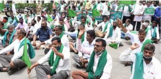 संयुक्त किसान मोर्चा के नेताओं को पुलिस हिरासत में लिये जाने के बाद किसानों ने किया हाईवे जाम