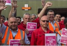 ब्रिटेन में 10,000 कर्मियों की छंटनी के प्रस्ताव के खिलाफ रॉयल मेल के लाखों कर्मचारी हड़ताल पर