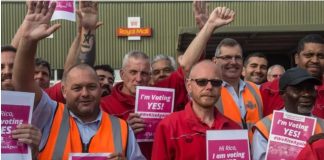 ब्रिटेन में 10,000 कर्मियों की छंटनी के प्रस्ताव के खिलाफ रॉयल मेल के लाखों कर्मचारी हड़ताल पर