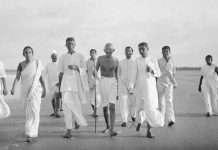 ये क्षण महात्मा गांधी के साहस की पुनर्स्थापना के हैं !