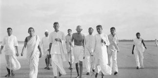 ये क्षण महात्मा गांधी के साहस की पुनर्स्थापना के हैं !