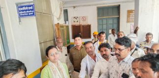 उचित मूल्य दुकान में सर्वर डाउन होने से उपभोक्ता हो रहे है परेशान