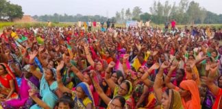 आजमगढ़ में हवाई अड्डे के विरोध में किसानों का अनवरत धरना