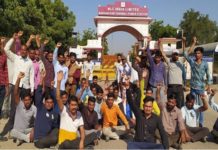 बीकानेर में एनएलसी पावर प्रोजेक्ट के श्रमिकों ने थर्मल गेट पर किया प्रदर्शन