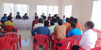 इंदौर फूल मंडी में किसानों की उपज पर 10 फीसद कमीशन काटे जाने का विरोध